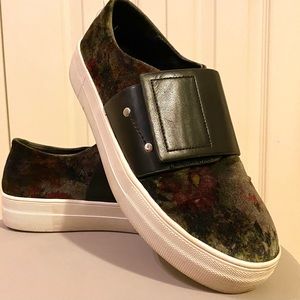 Design Lab - velvet floral sneakers with faux leather straps